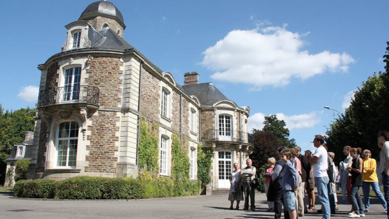 Visite-guidée-du-manoir-de-la-Bouvardière